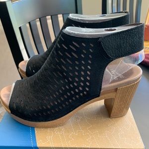 Dansko Danae size 39 (8.5-9 USA) black sandals